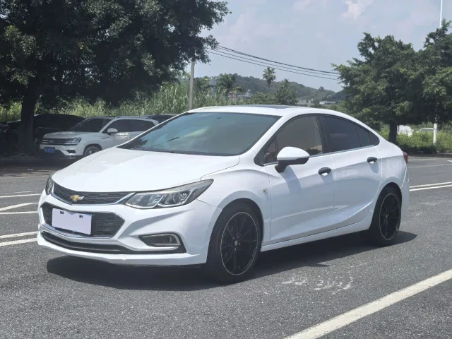 Chevrolet Cruze 1.5L Auto Pioneer Sunroof Edition