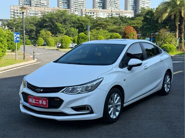 Chevrolet Cruze 320 Auto Pioneer Sunroof Edition