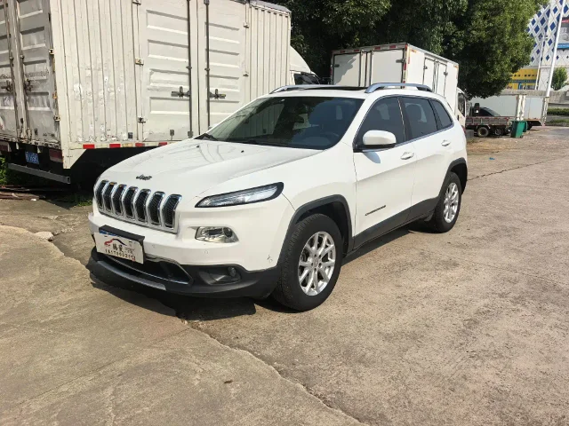 Jeep Cherokee 2.4L Professional Edition