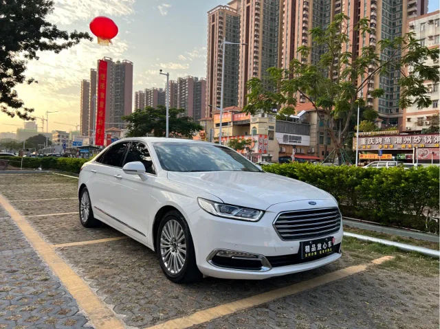 Ford Taurus EcoBoost 245 Luxury Type