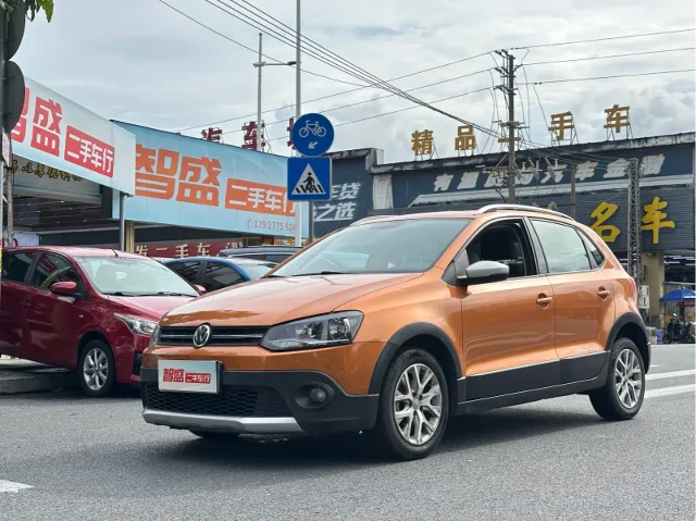 Volkswagen Polo 1.6L Cross Polo Auto