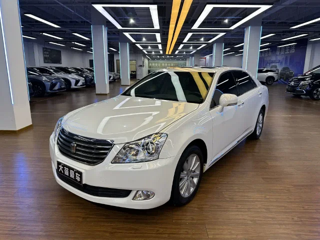 Toyota Crown 2.5L Royal Leather Sunroof Navigation Edition