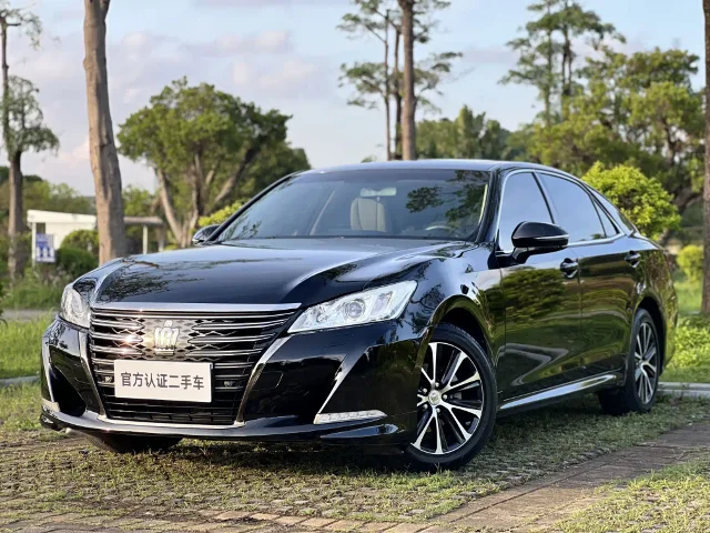 Toyota Crown 2.0T Fashion Edition