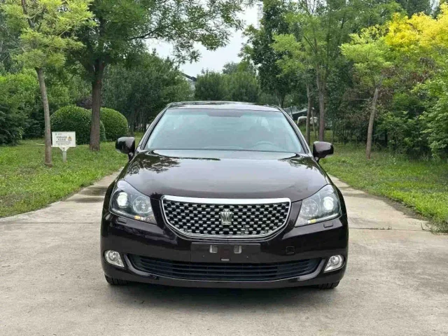 Toyota Crown 2.5L Royal Leather Sunroof Edition