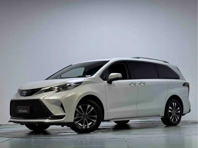 Toyota Granvia 2.5L Hybrid Luxury Edition