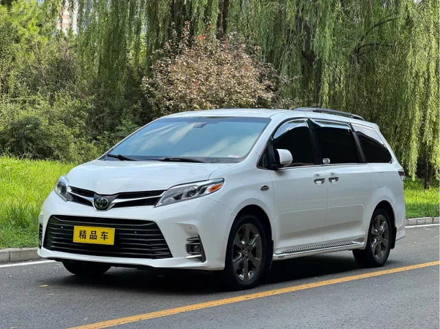 Toyota Sienna 3.5L 2WD LE