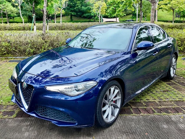 Alfa Romeo Giulia 2.0T 200HP Luxury Edition