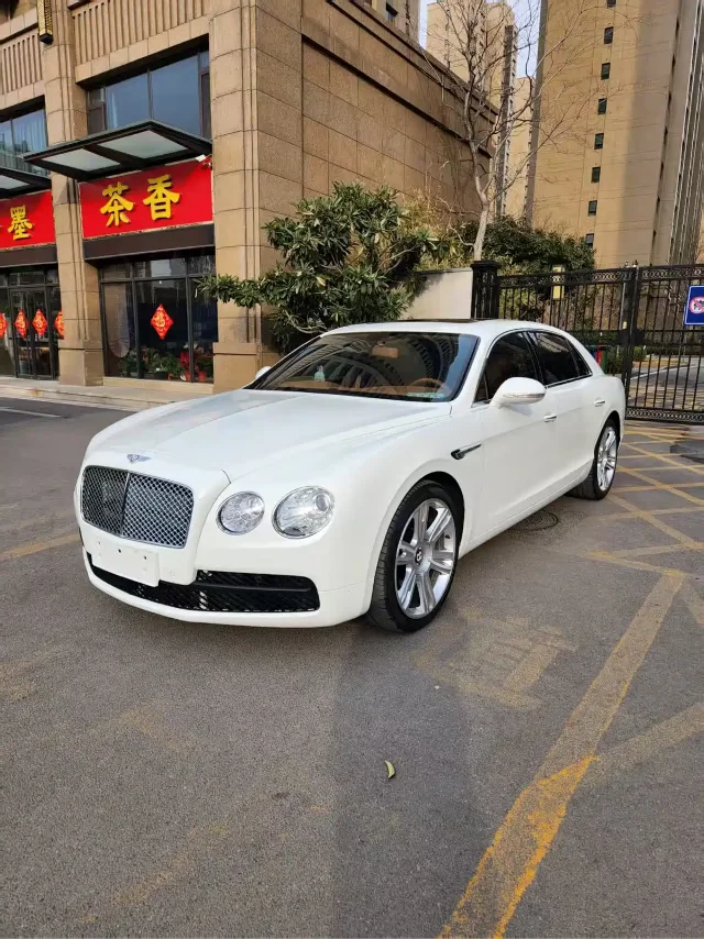 Bentley Flying Spur 4.0T V8 Standard Edition