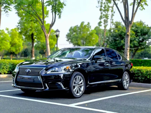 Lexus LS 460L 4WD Premium Edition