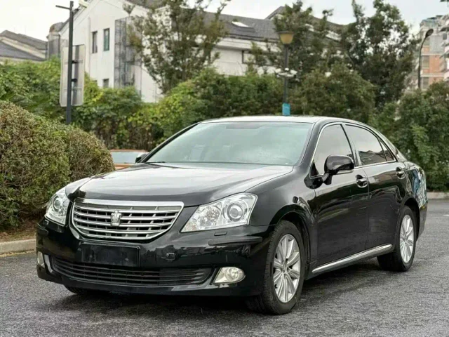 Toyota Crown 2.5L Royal Leather Sunroof Special Edition