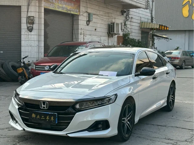 Honda Accord 260TURBO Night Vision · Premium Edition