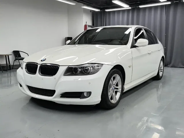 BMW 3 Series (Import) 320i Luxury Type