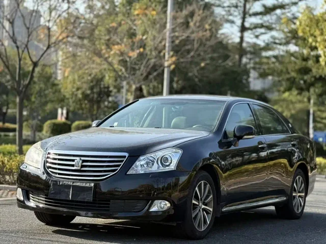 Toyota Crown 2.5L Royal True Leather Navigation Edition