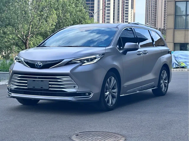 Toyota Sienna 2.5L Hybrid Platinum Edition