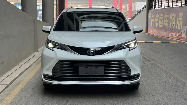 Toyota Sienna 2.5L Hybrid Premium Edition