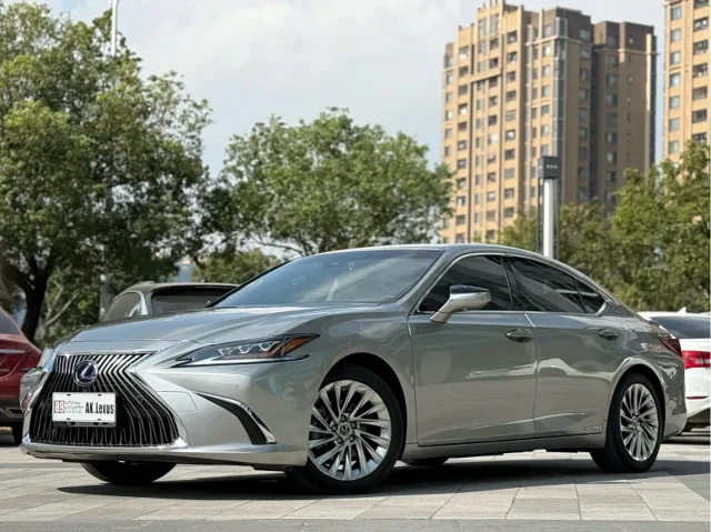 Lexus ES 300h Executive Edition China V