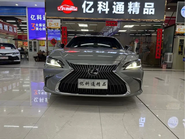 Lexus ES 300h Excellence Edition China V