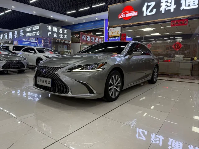 Lexus ES 300h Excellence Edition