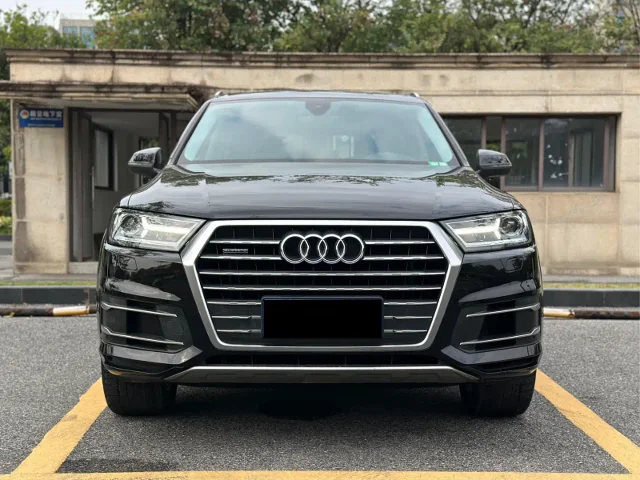 Audi Q7 45 TFSI Tech Type