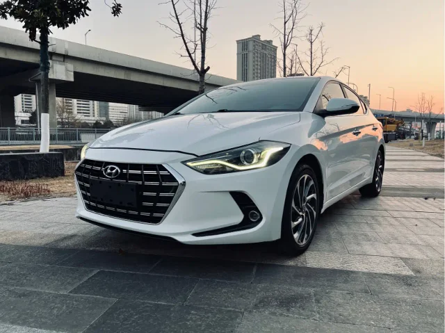 Hyundai Elantra 1.5L CVT Smart Dazzle · Elite Type