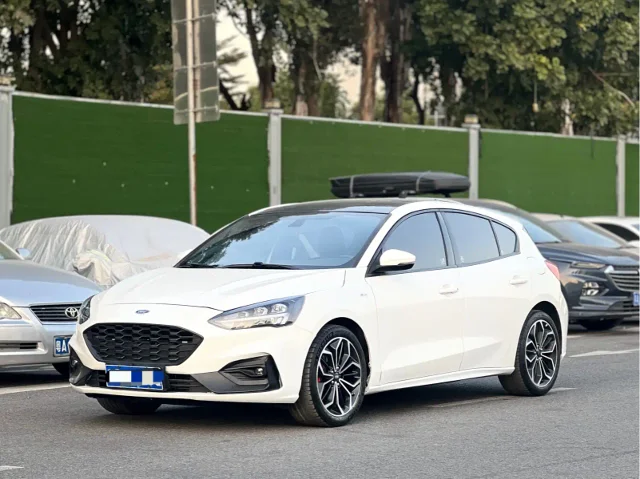Ford Focus Hatchback EcoBoost 180 Auto ST Line