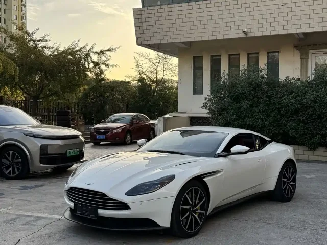 Aston Martin DB11 4.0T V8 Coupe