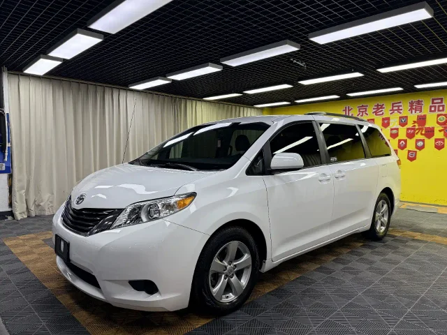 Toyota Sienna 3.5L 2WD LE