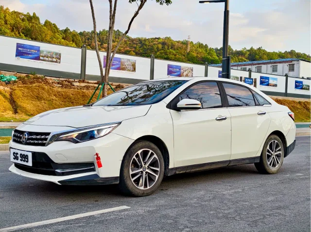 Venucia D60 1.6L CVT Connected Elite Edition