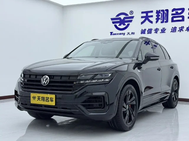 Volkswagen Touareg 3.0TSI Sharp Enjoy Edition Brilliance Black Sport Package