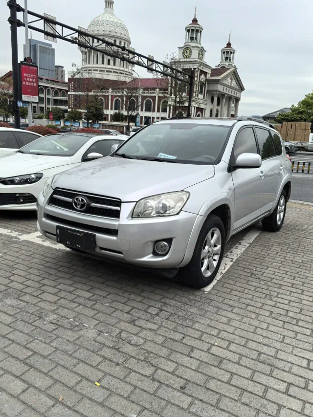 Toyota RAV4 2.4L Auto Luxury Edition