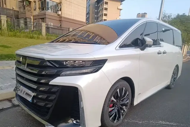Toyota Vellfire Crown Hybrid 2.5L Supreme Executive Edition