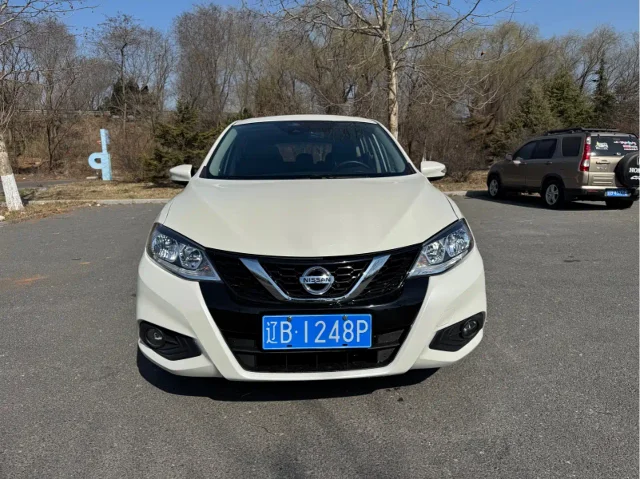 Nissan Tiida 1.6L CVT Smart Supreme Edition