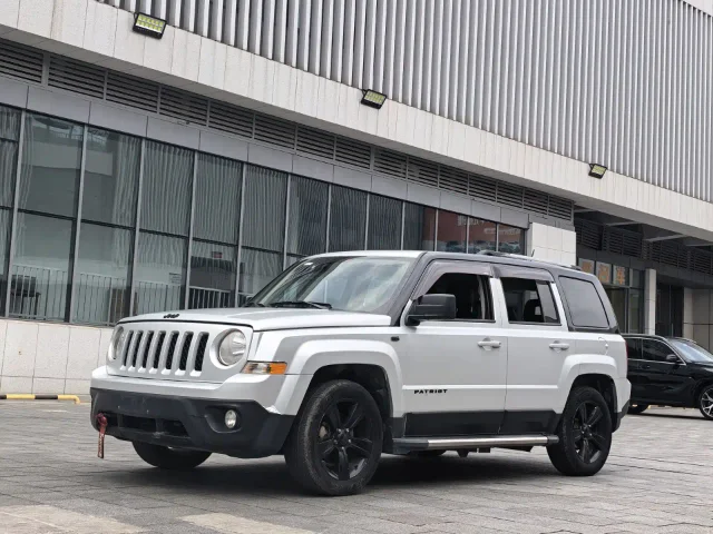Jeep Patriot 2.4L Luxury Navigation Edition