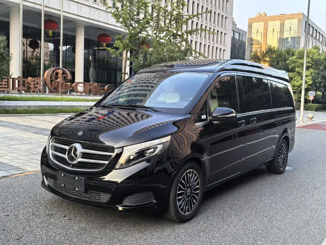 Mercedes-Benz V-Class V 260 L Premium Extended Edition China VI