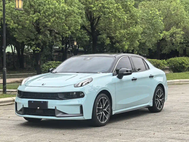 Lynk & Co 03 1.5TD DCT Dynamic Pro