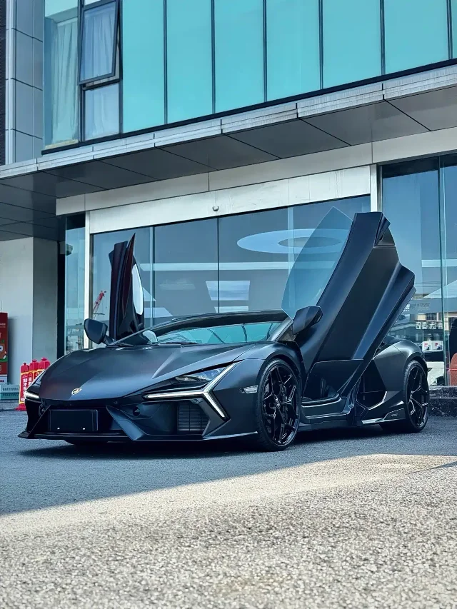 Lamborghini Revuelto 6.5L PHEV Standard Edition