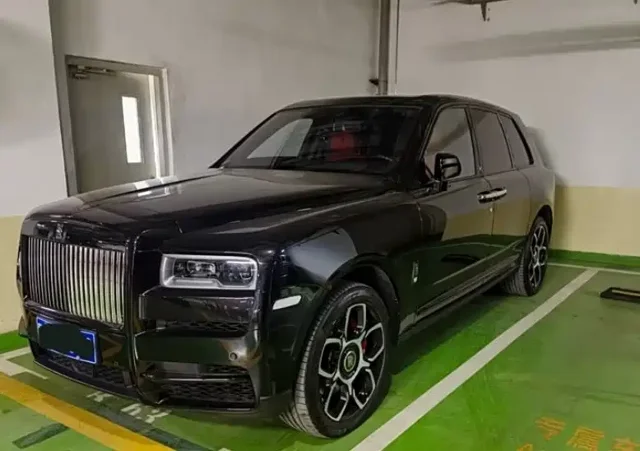 Rolls-Royce Cullinan 4-seat Edition