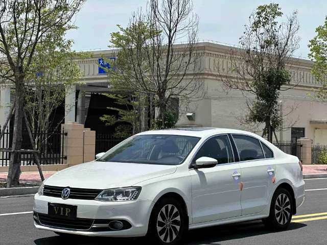 Volkswagen Sagitar Facelift 1.4TSI Auto Luxury Type