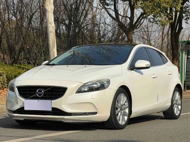 Volvo V40 1.6T Smart Leisure Edition