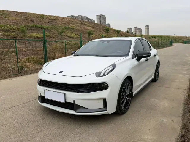 Lynk & Co 03 1.5TD DCT Dynamic Champion Edition