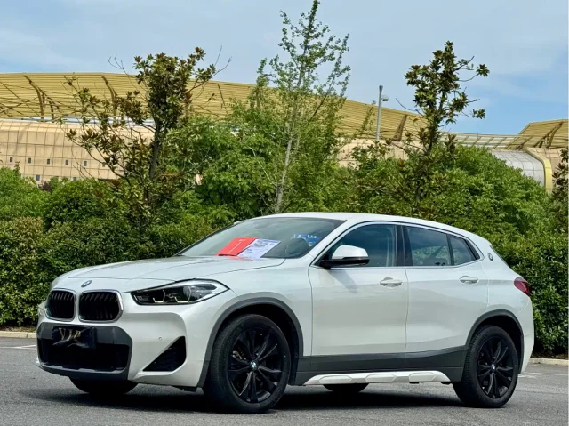 BMW X2 sDrive25i Leading Type M Sport Package