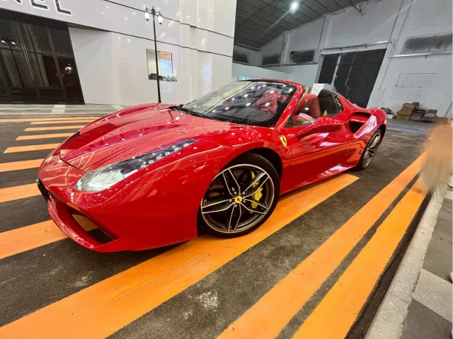 Ferrari 488 488 Spider