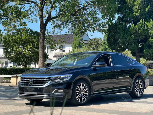 Volkswagen Passat 330TSI Luxury Edition