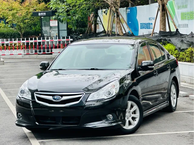 Subaru Legacy 2.0i Luxury Navigation Edition