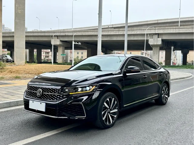 Volkswagen Passat 330TSI Starry Elite Edition