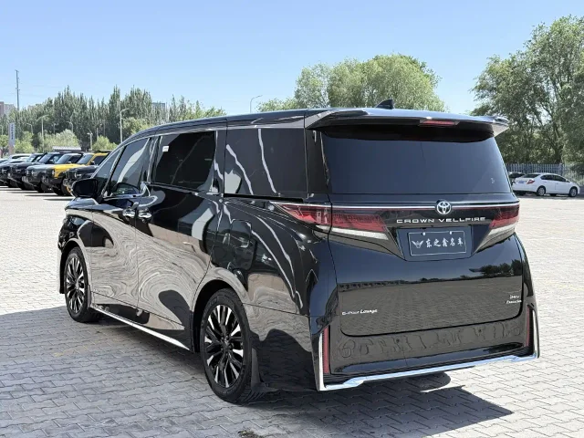 Toyota Vellfire Crown Hybrid 2.5L Supreme Edition