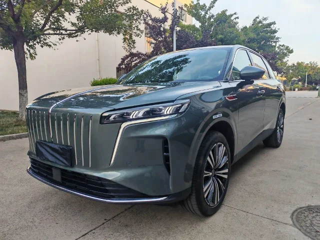 Hongqi HS6 PHEV 240 Smart Hybrid Edition
