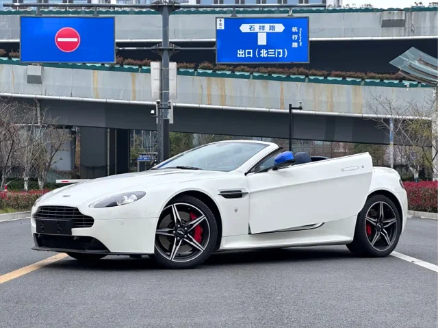 Aston Martin V8 Vantage 4.7L S No Series Peak Limited Convertible Edition