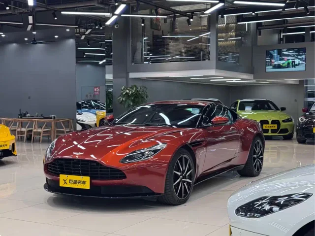 Aston Martin DB11 5.2T Debut Edition