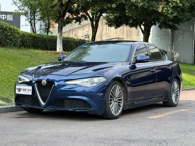 Alfa Romeo Giulia 2.0T 200HP Luxury Edition